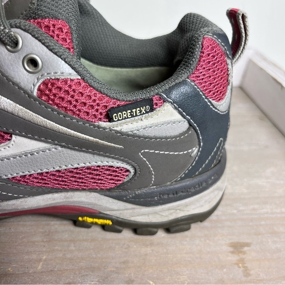The North Face Kids' Pink and Gray Shoes - Picture 9 of 12